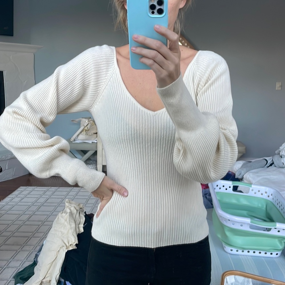 Reformation V neck Puff Sleeve sweater